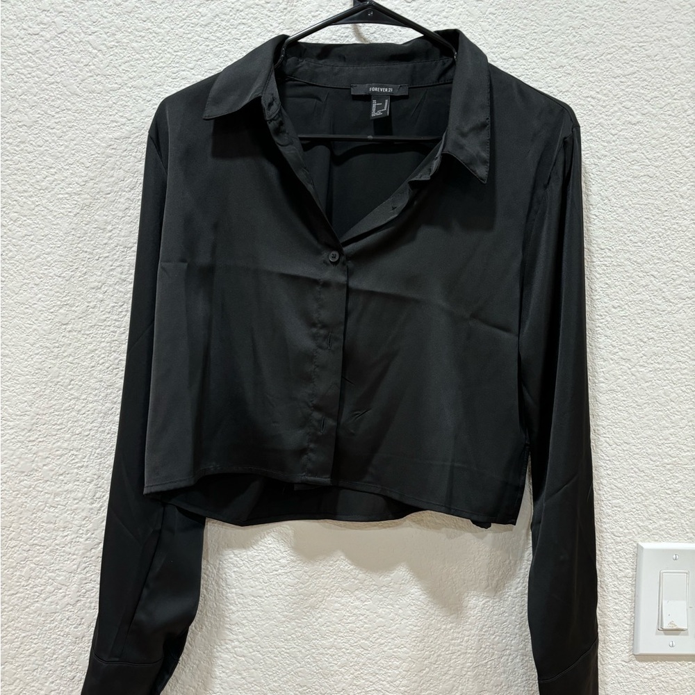 Forever 21 Cropped Button-Up Blouse • New Without Tags • Size M •